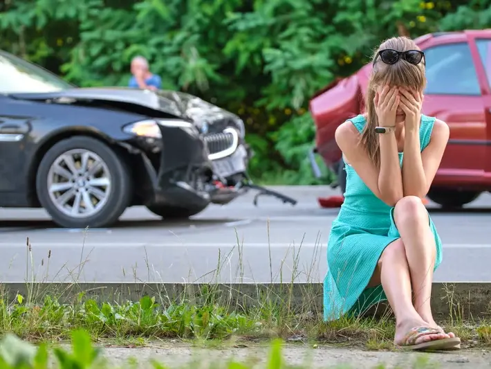 injured driver meeting with local attorney about lost wages after Avondale warehouse corridor DUI crash